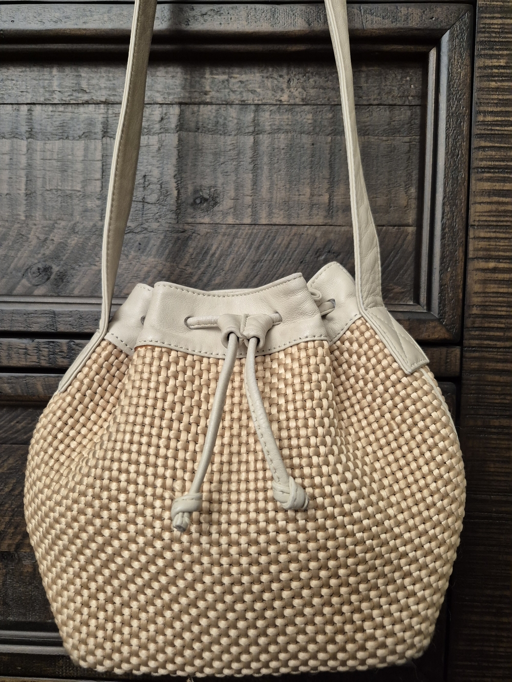 💕VTG Woven Straw Bucket Bag with Leather Cream Trim💕